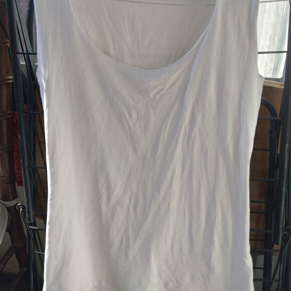 ZARA W/B COLLECTION WHITE SLEEVELESS TOP TANK ROUND NECK SIZE MEDIUM - Picture 2 of 9